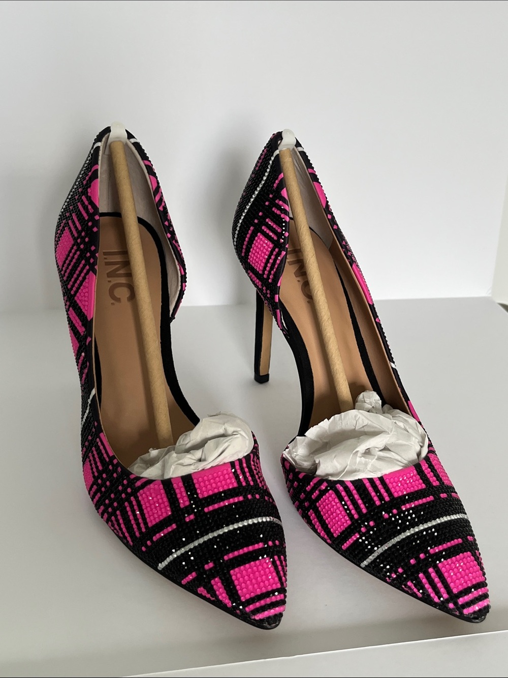 NEW INC International Concepts Women’s Pink and Black Pointed-Toe Heels